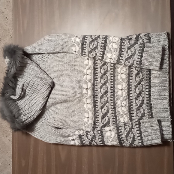 Kenji HandKnit Sweater w Faux Fur Hood and Kangaroo Pocket Size M - Picture 2 of 5